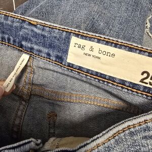 Rag & Bone Cate Mid-Rise Ankle Skinny jeans. 